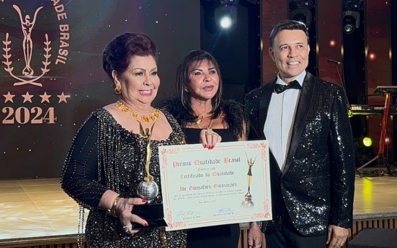 Idê Guimarães é homenageada em noite de gala do Prêmio Qualidade Brasil